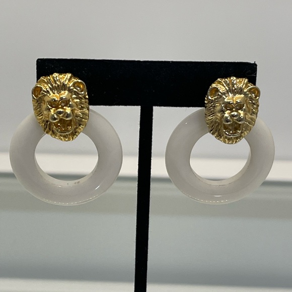 Jewelry - Lion Leo Earrings with White Knocker 💕